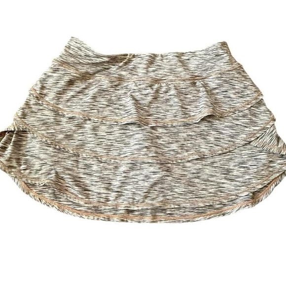 A43-Soft, stretchy, lightweight, and breathable brown and white skort #running - Picture 2 of 6